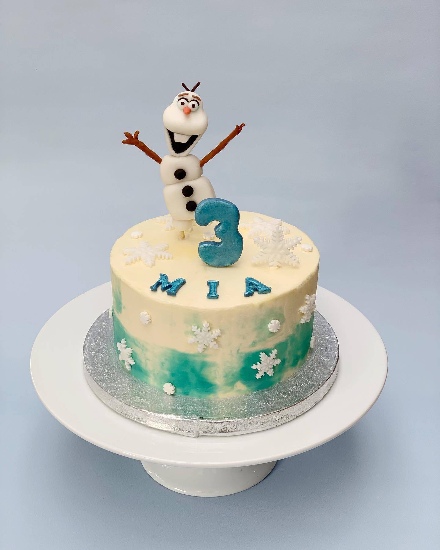 Olaf Birthday cake, Red Velvet and cream cheese buttercream